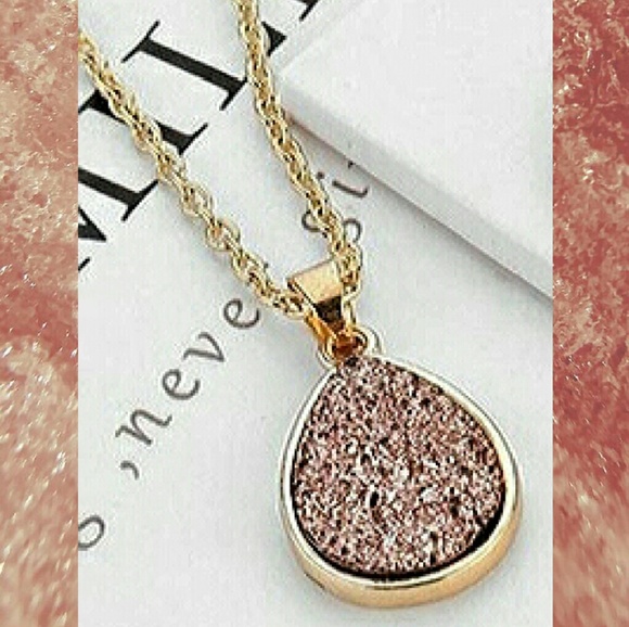 🦄Stunning Champagne Druzy Necklace - Picture 2 of 3